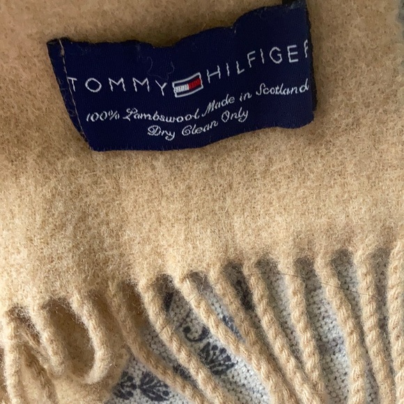 Tommy Hilfiger Lambs wool made in Scotland scarf - Picture 4 of 5